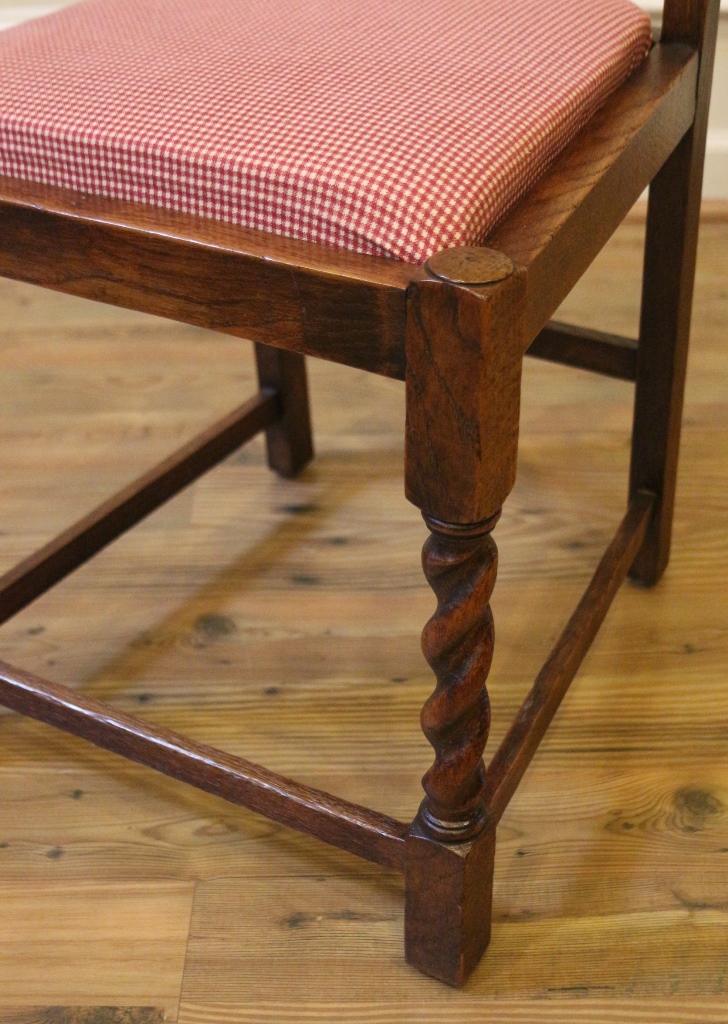 Antique English Pub Table And Chairs Barley Twist Light