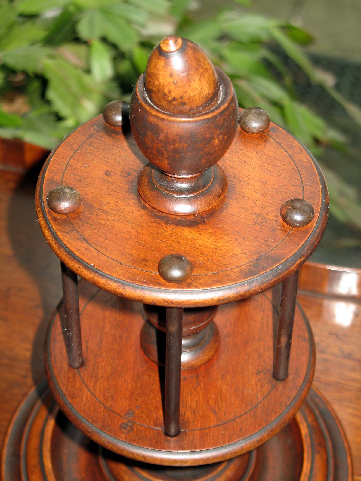 Antique : A superior Victorian Treen Multi Reel Holder - Sewing Accessories  For Sale