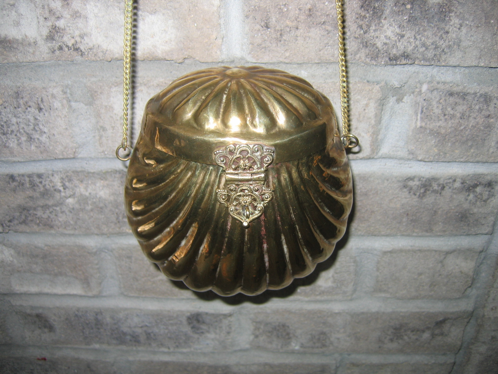 Antique Victorian Ladies Brass Clam Shell Purse Item #514 For Sale